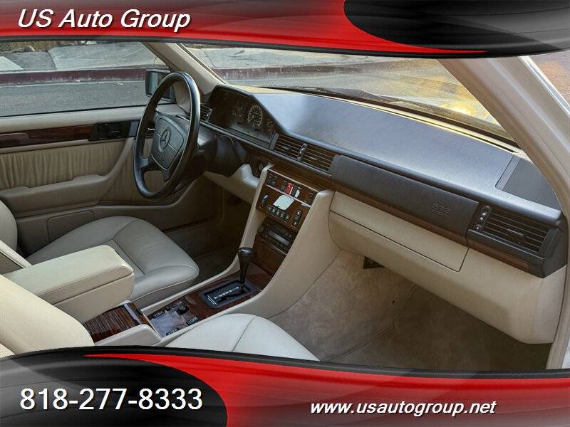 Mercedes-benz-e-320-1994-white-23