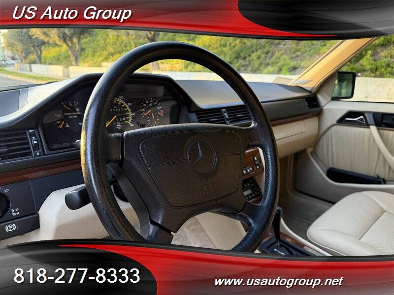 Mercedes-benz-e-320-1994-white-4