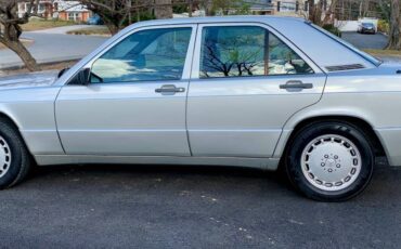 Mercedes-benz-e-class-1989-silver-2