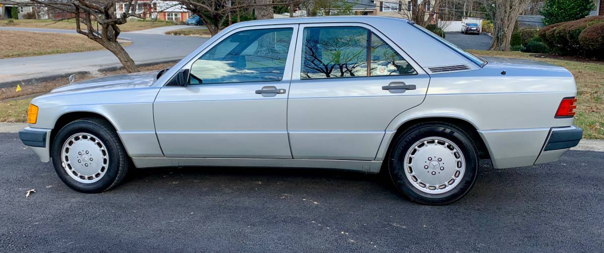 Mercedes-benz-e-class-1989-silver-2