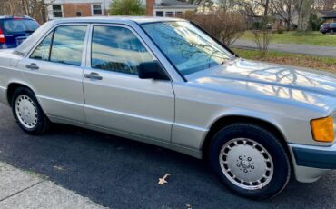 Mercedes-benz-e-class-1989-silver-4