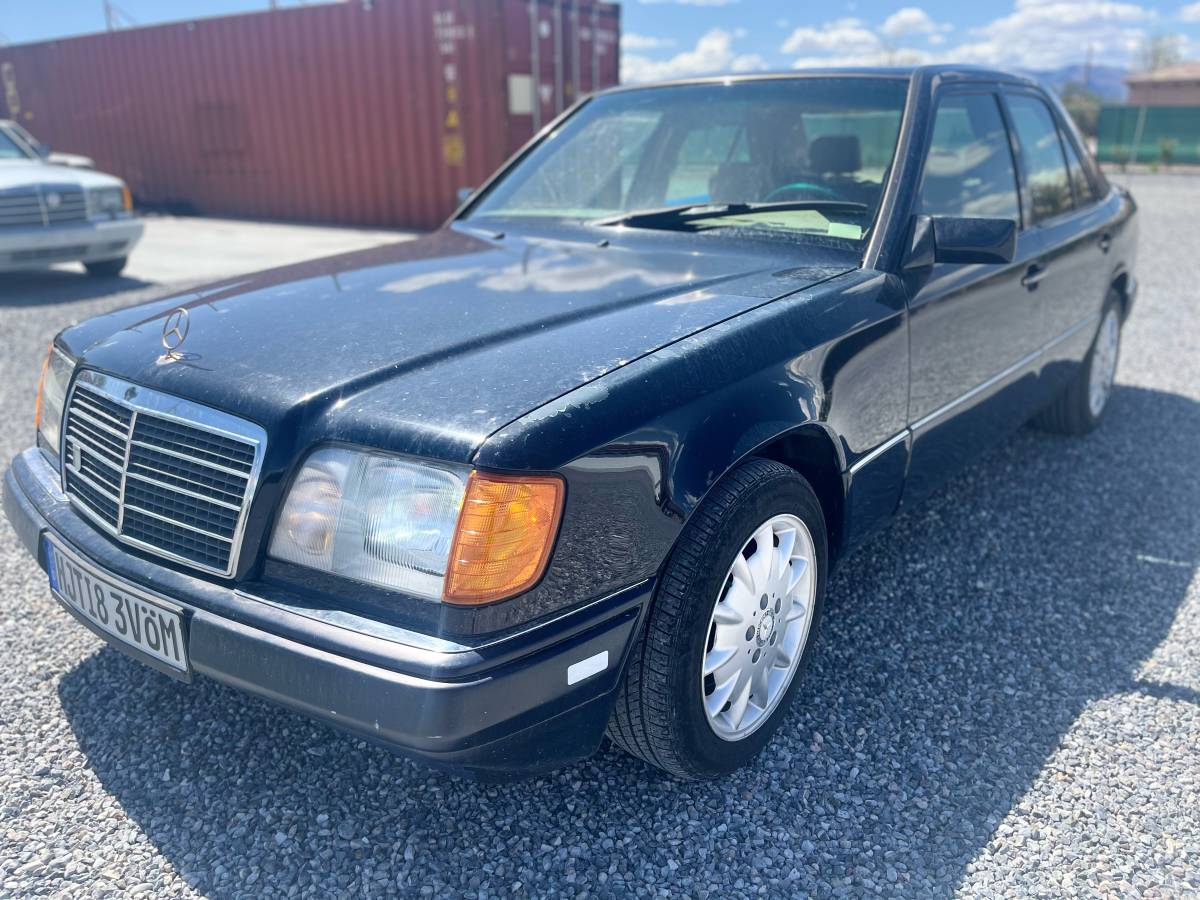 Mercedes-benz-e-class-1995-blue-1