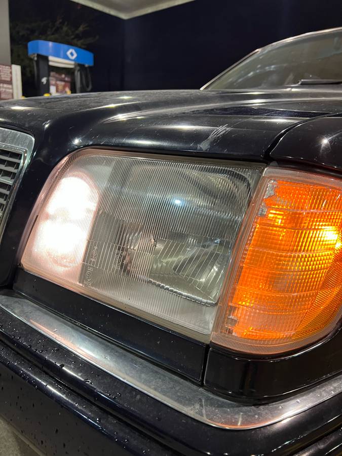 Mercedes-benz-e-class-1995-blue-11