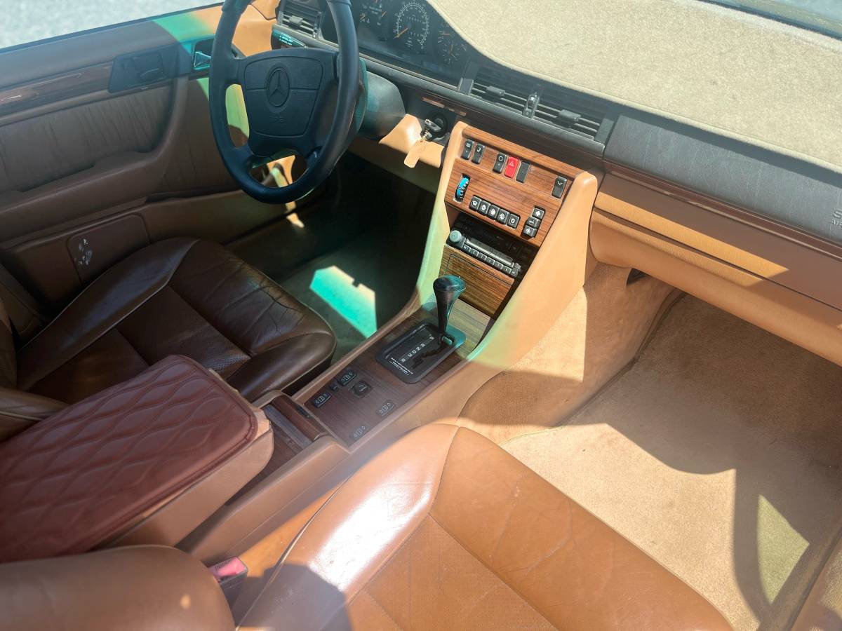 Mercedes-benz-e-class-1995-blue-11