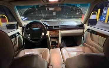 Mercedes-benz-e-class-1995-blue-13