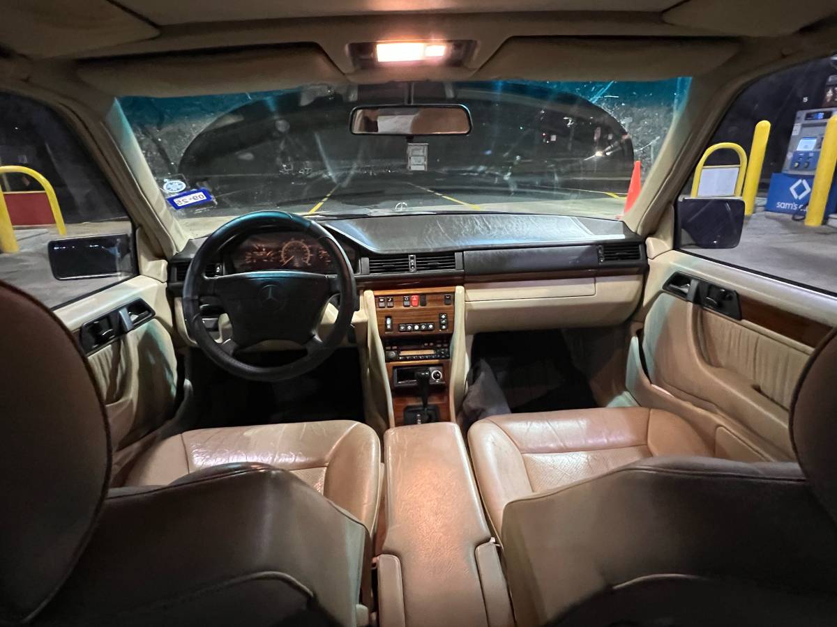 Mercedes-benz-e-class-1995-blue-13