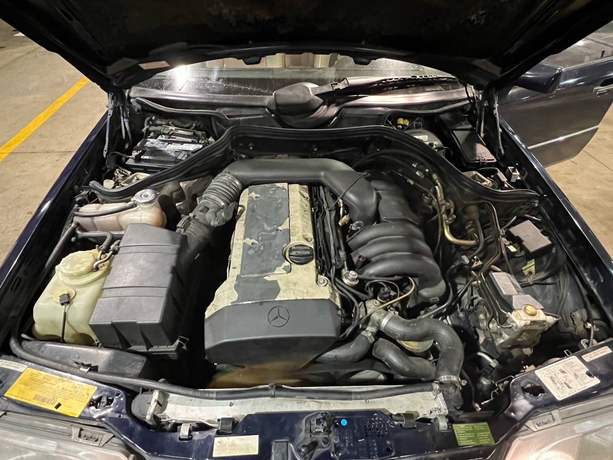 Mercedes-benz-e-class-1995-blue-15