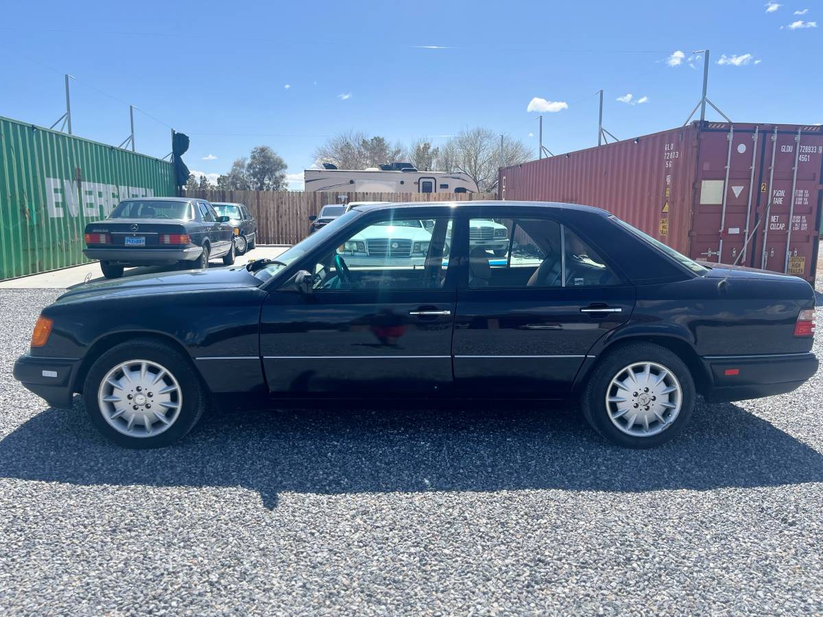 Mercedes-benz-e-class-1995-blue-5