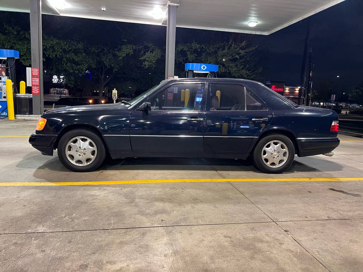 Mercedes-benz-e-class-1995-blue-6