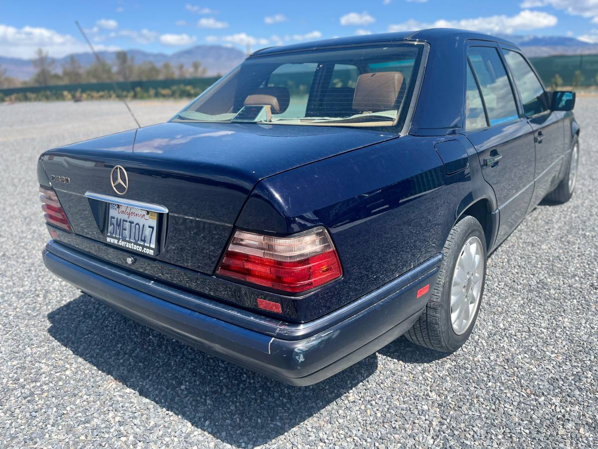 Mercedes-benz-e-class-1995-blue-8