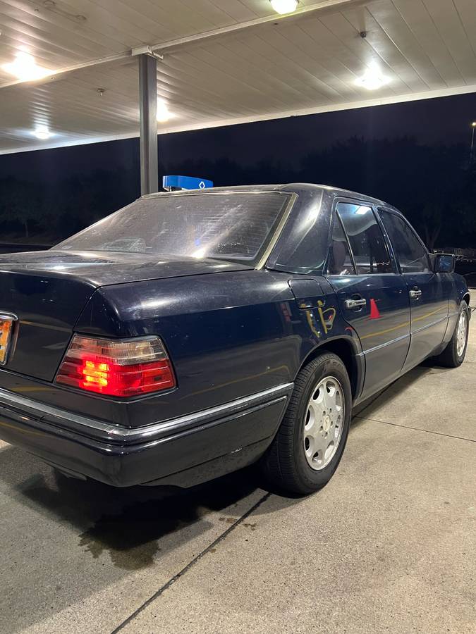 Mercedes-benz-e-class-1995-blue-9