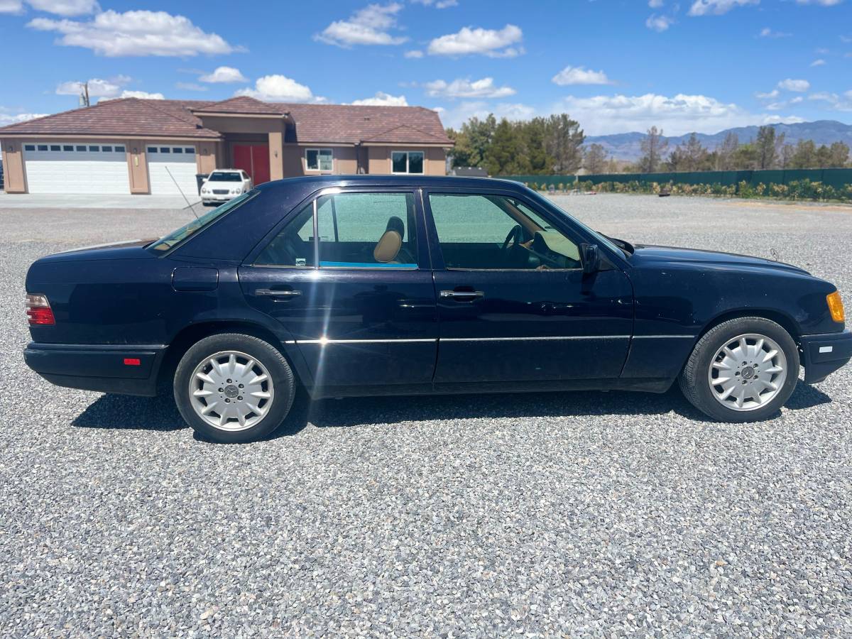 Mercedes-benz-e-class-1995-blue-9