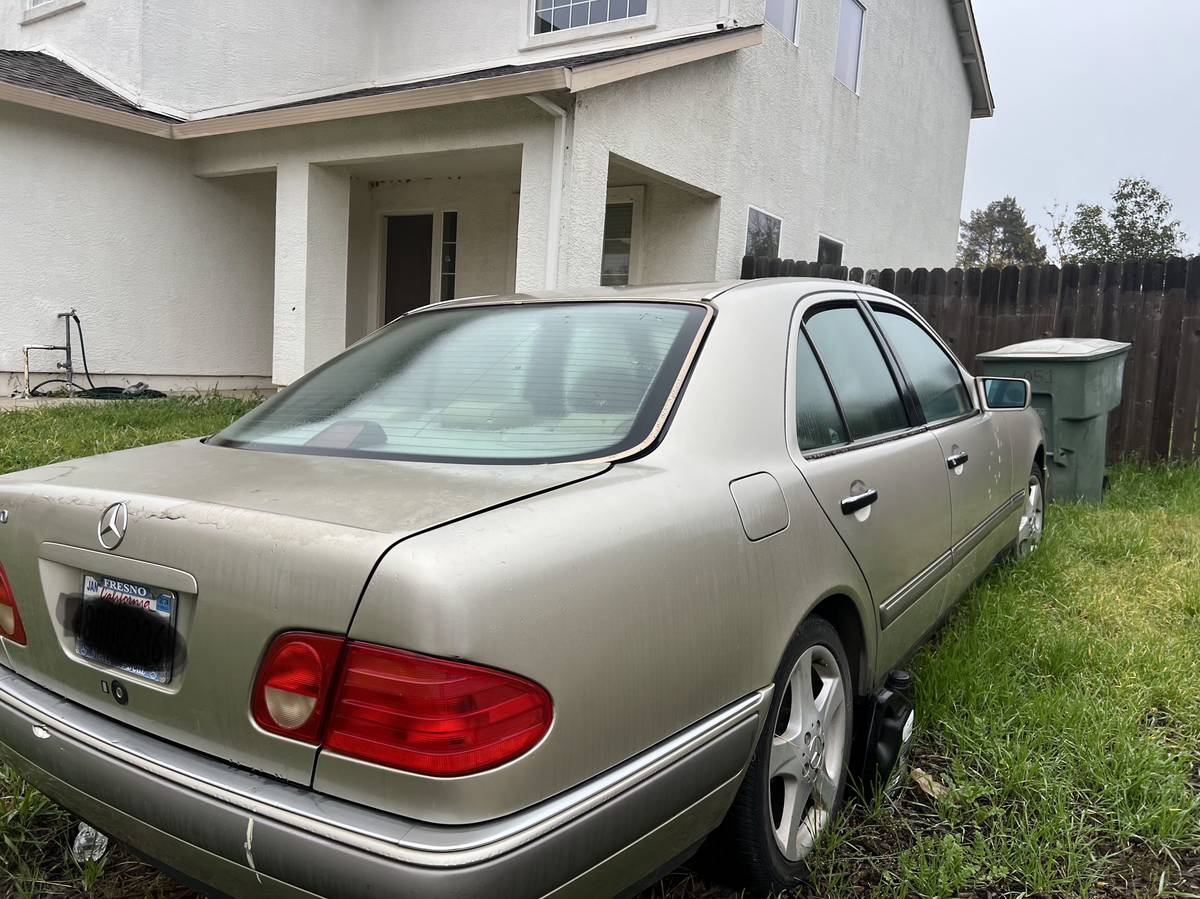 Mercedes-benz-e-class-diesel-1996-4