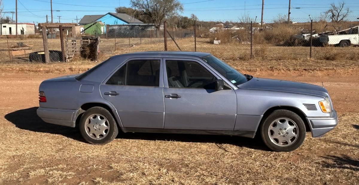 Mercedes-benz-e300-diesel-1995-blue-2