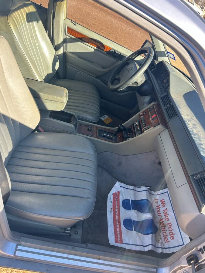 Mercedes-benz-e300-diesel-1995-blue-3