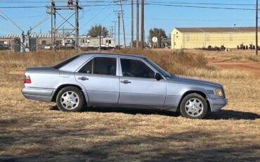 Mercedes-benz-e300-diesel-1995-blue