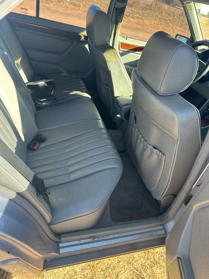 Mercedes-benz-e300-diesel-1995-blue-6