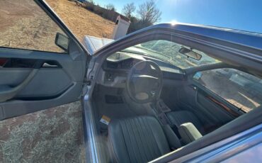 Mercedes-benz-e300-diesel-1995-blue-7