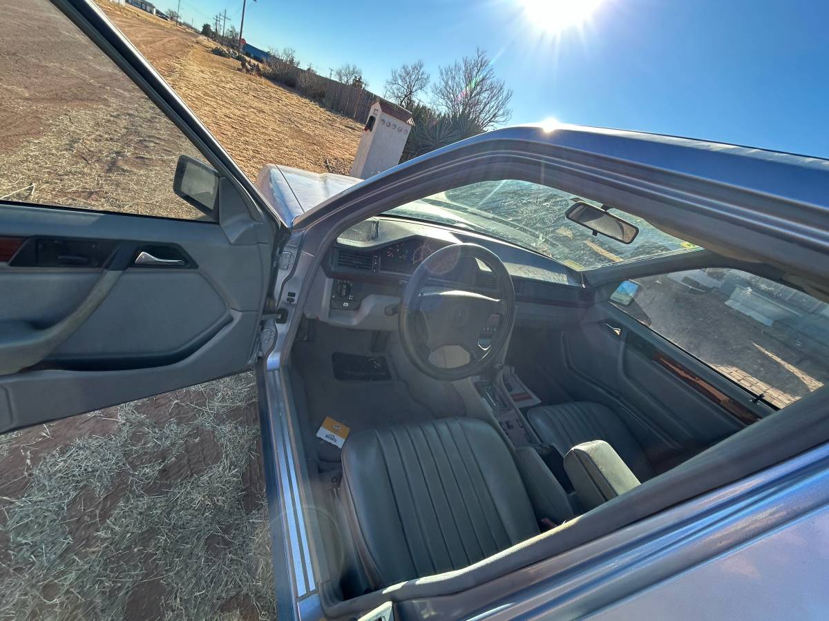 Mercedes-benz-e300-diesel-1995-blue-7