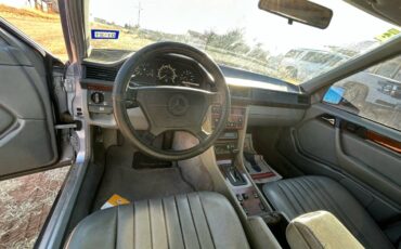 Mercedes-benz-e300-diesel-1995-blue-8