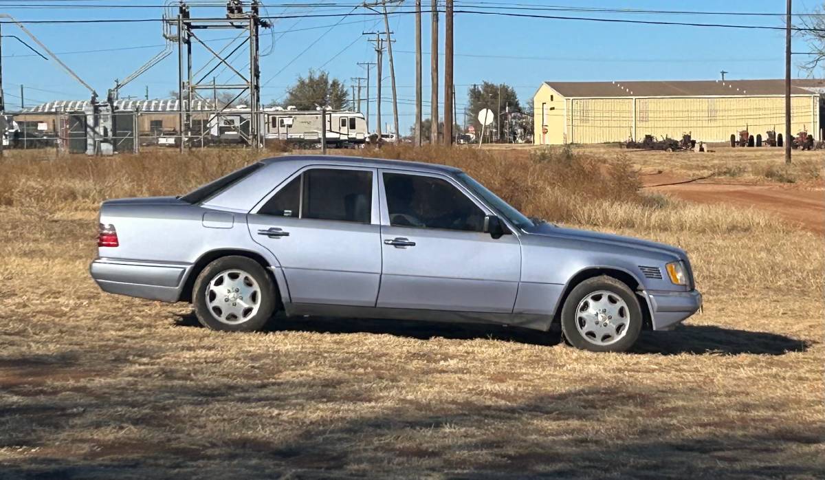 Mercedes-benz-e300-diesel-1995-blue