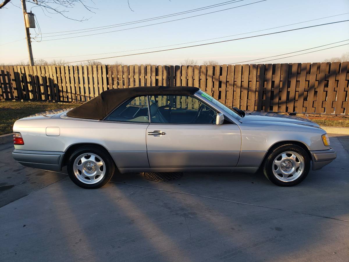 Mercedes-benz-e320-1995-silver-10