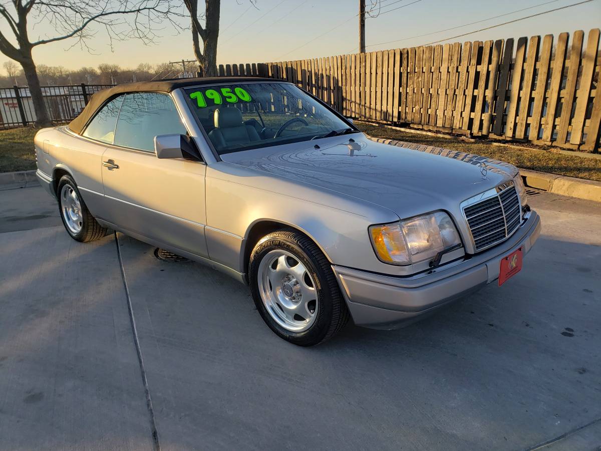 Mercedes-benz-e320-1995-silver-11