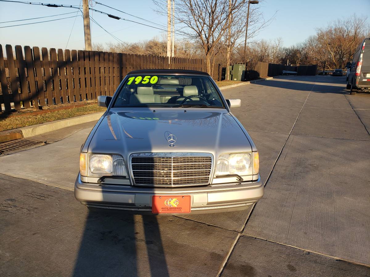 Mercedes-benz-e320-1995-silver-12