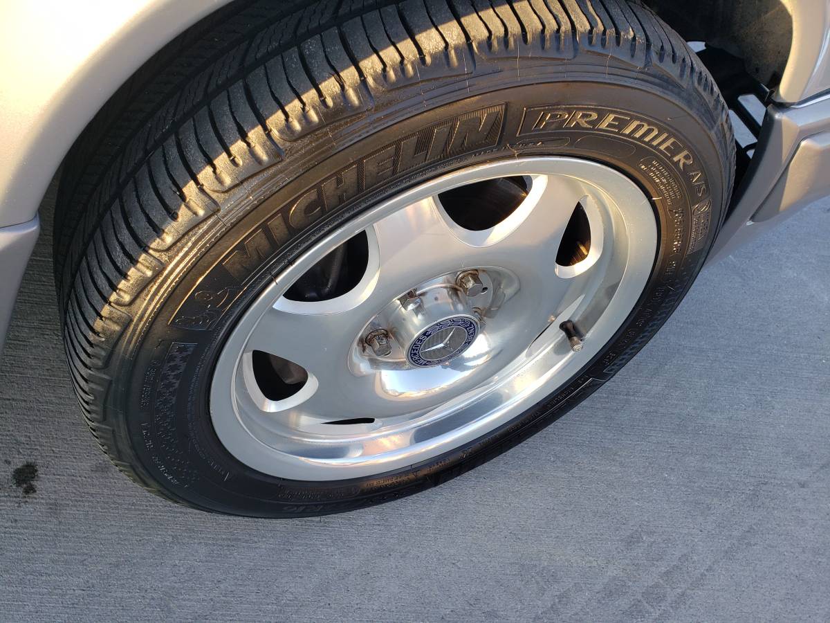 Mercedes-benz-e320-1995-silver-16