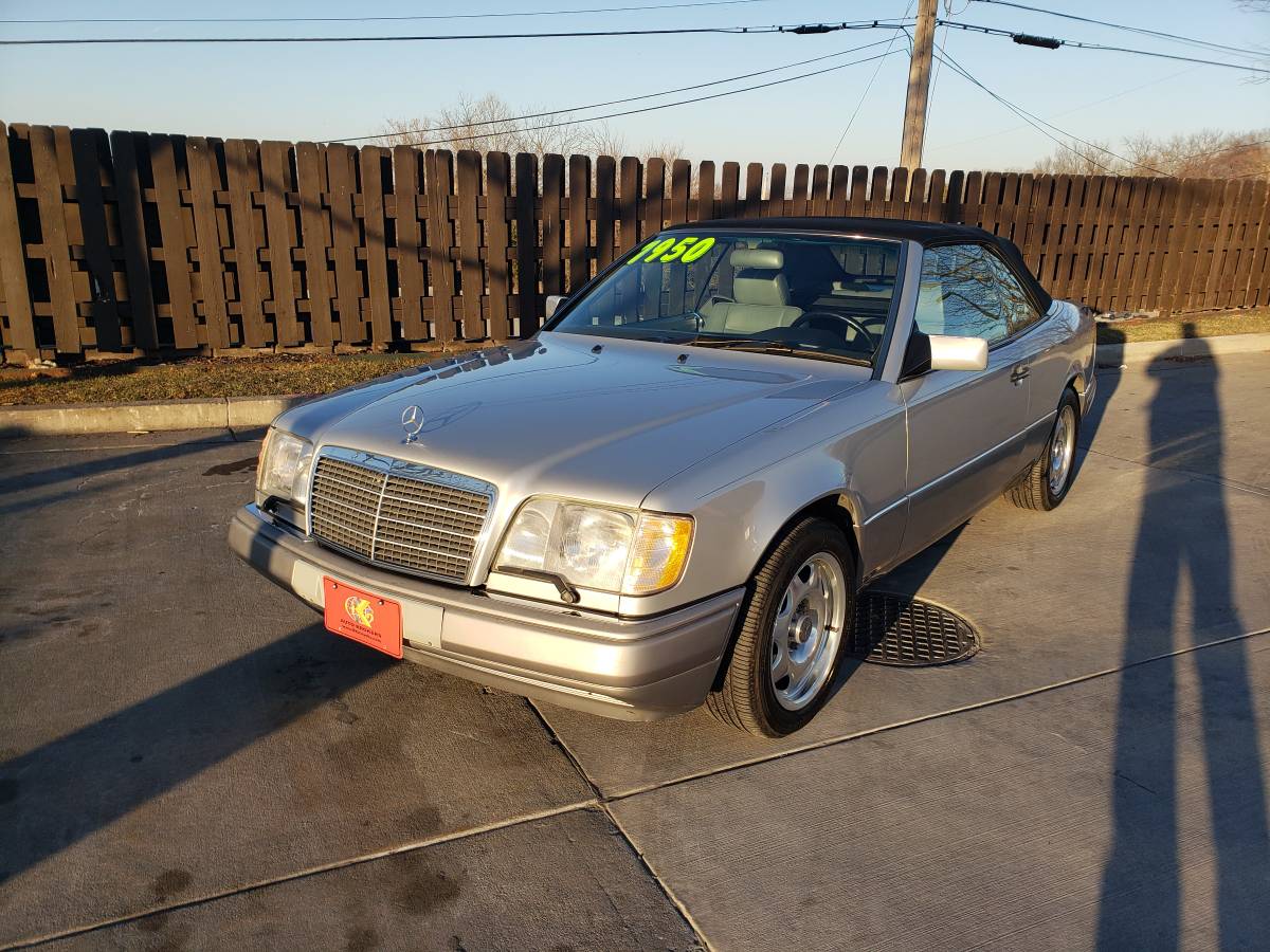 Mercedes-benz-e320-1995-silver-17