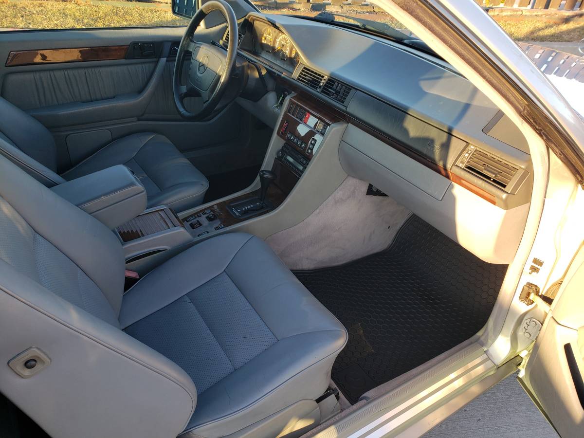 Mercedes-benz-e320-1995-silver-3