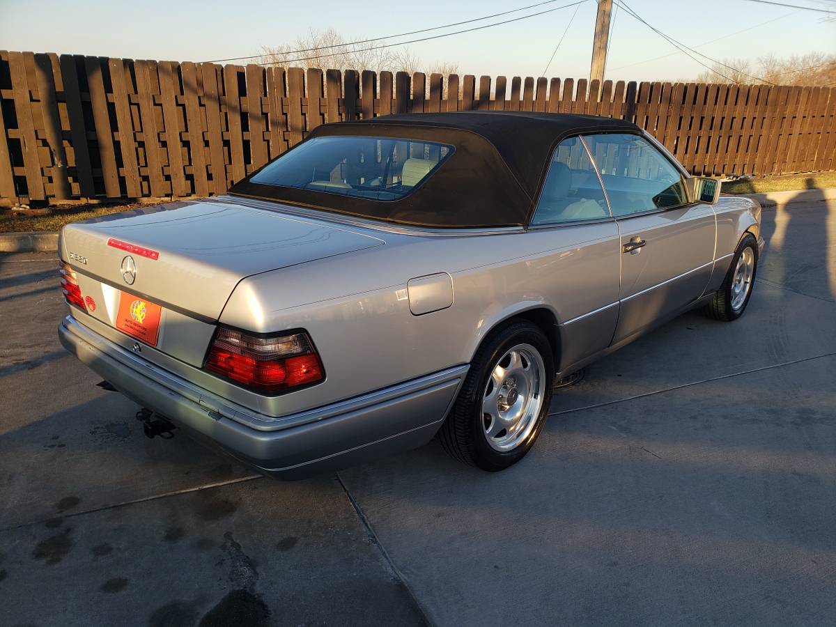 Mercedes-benz-e320-1995-silver-9