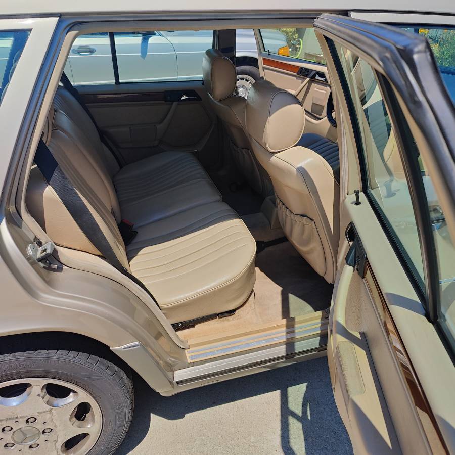 Mercedes-benz-e320-wagon-1995-brown-11