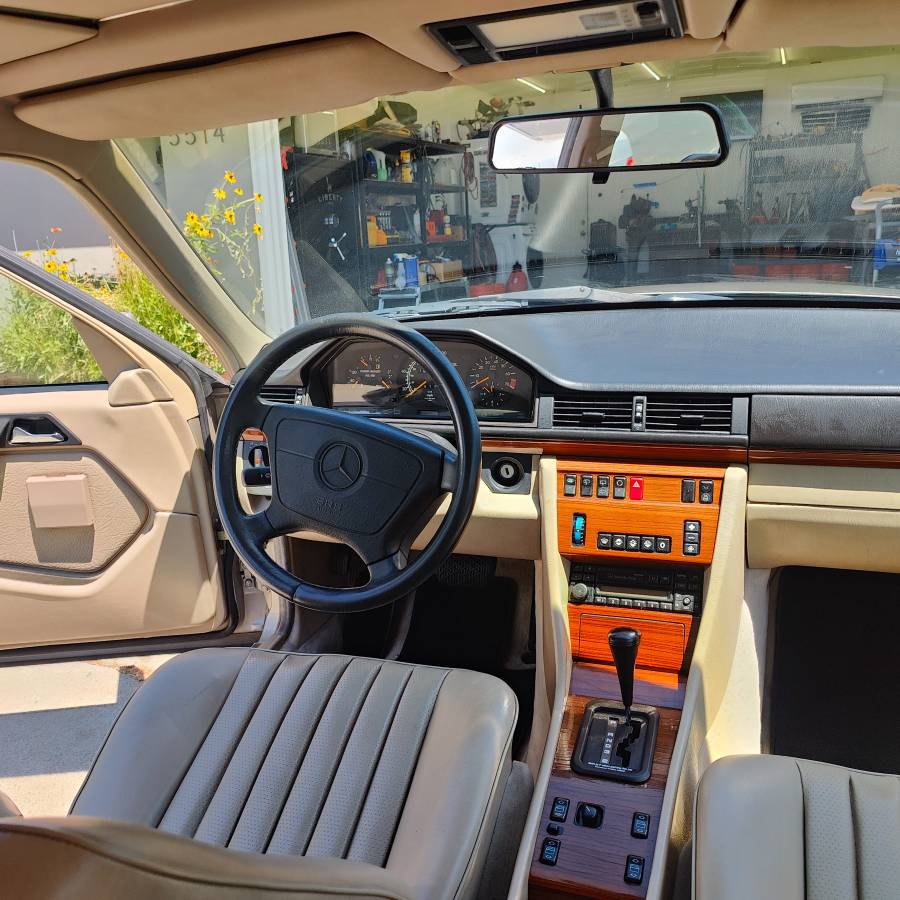 Mercedes-benz-e320-wagon-1995-brown-12