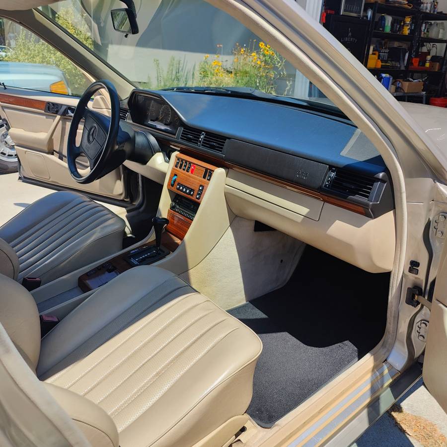 Mercedes-benz-e320-wagon-1995-brown-13