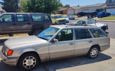 Mercedes-benz-e320-wagon-1995-brown