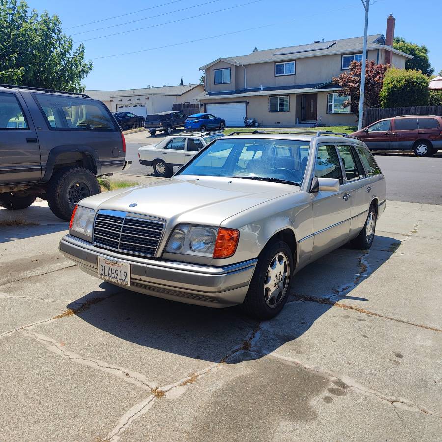 Mercedes-benz-e320-wagon-1995-brown-2