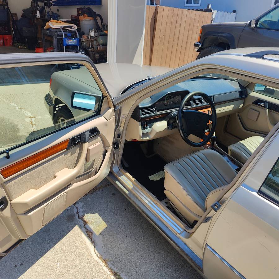 Mercedes-benz-e320-wagon-1995-brown-3