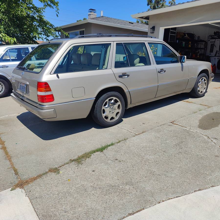 Mercedes-benz-e320-wagon-1995-brown-6