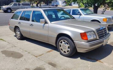 Mercedes-benz-e320-wagon-1995-brown-7
