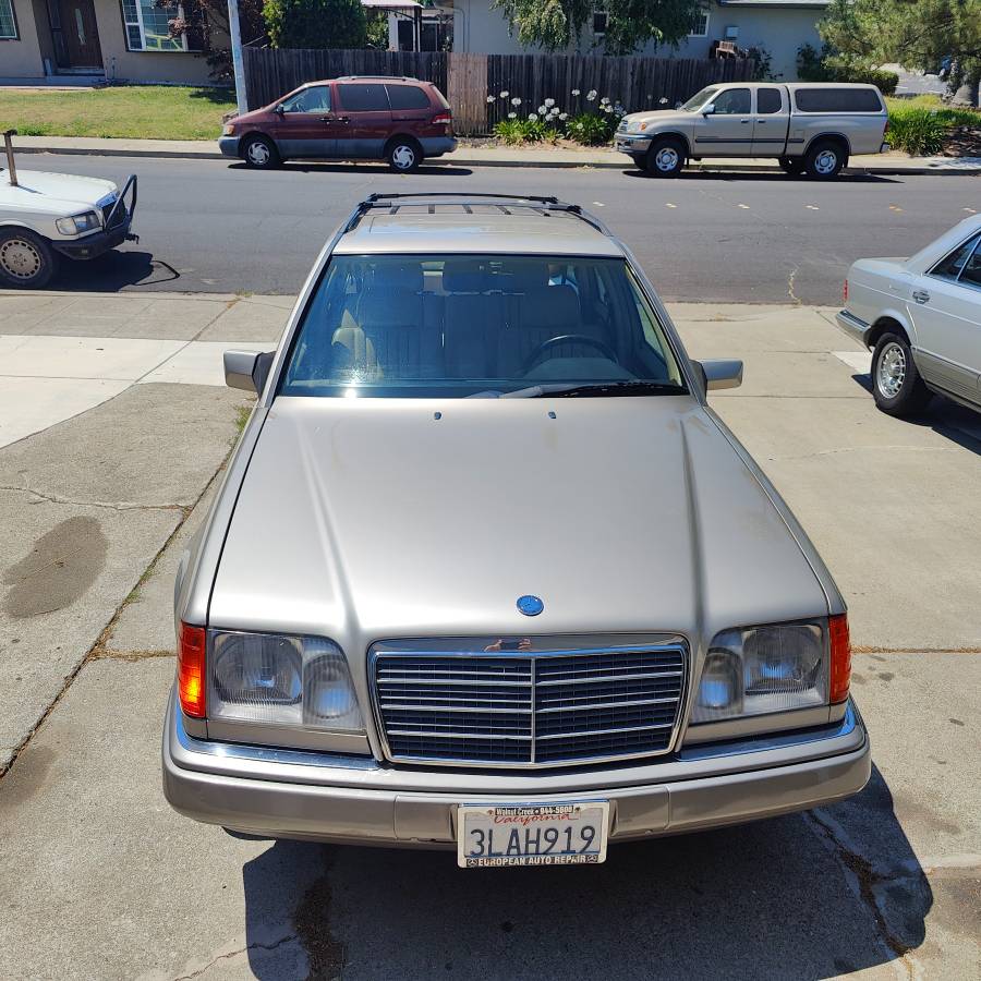 Mercedes-benz-e320-wagon-1995-brown-8