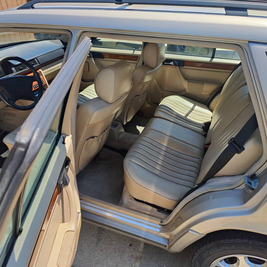 Mercedes-benz-e320-wagon-1995-brown-9