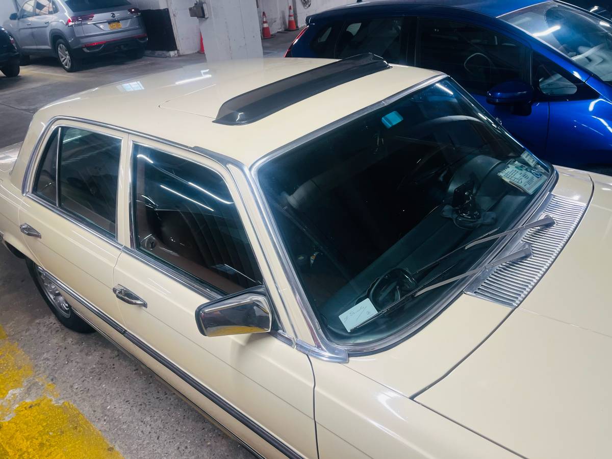 Mercedes-benz-s-class-1977-yellow-12