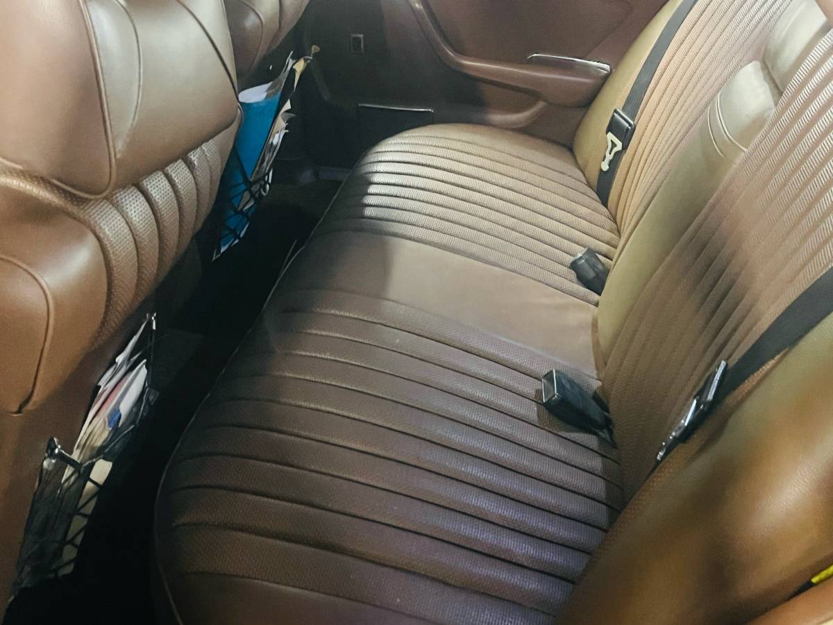 Mercedes-benz-s-class-1977-yellow-21