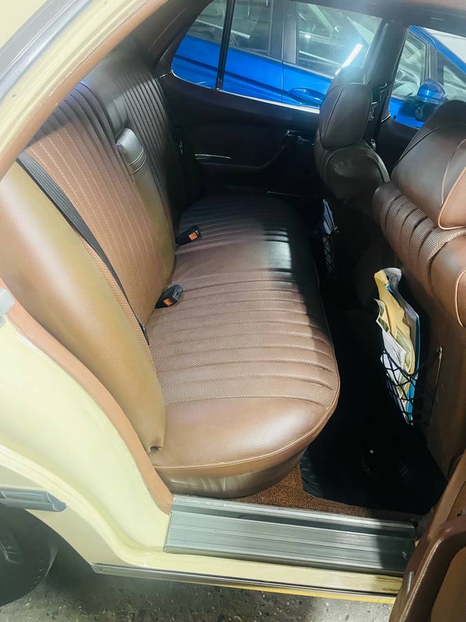 Mercedes-benz-s-class-1977-yellow-4