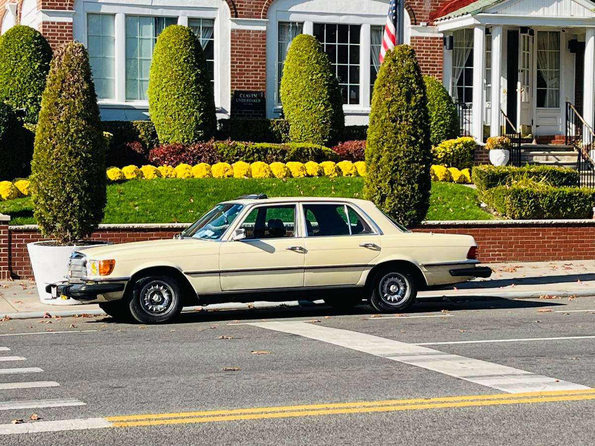 Mercedes-benz-s-class-1977-yellow-8