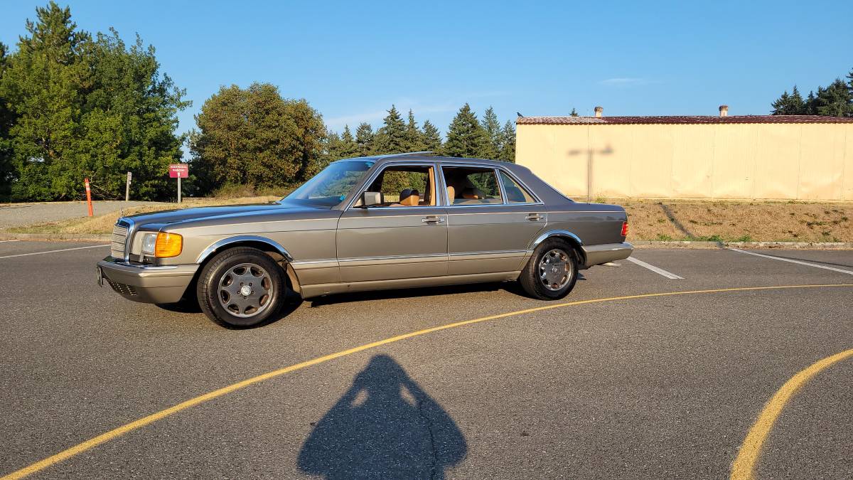 Mercedes-benz-s-class-1986-3