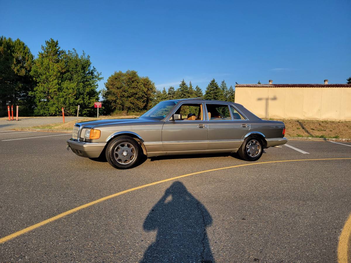 Mercedes-benz-s-class-1986-4