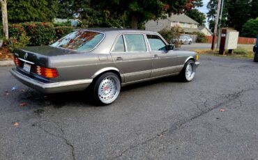 Mercedes-benz-s-class-1986-6