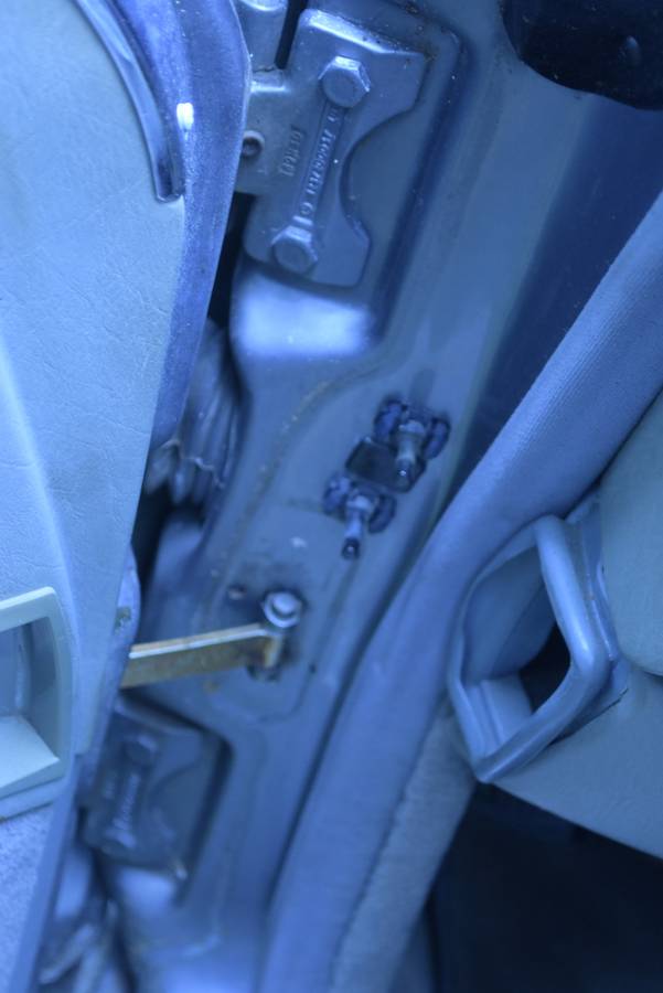 Mercedes-benz-s-class-sec560-1990-grey-11